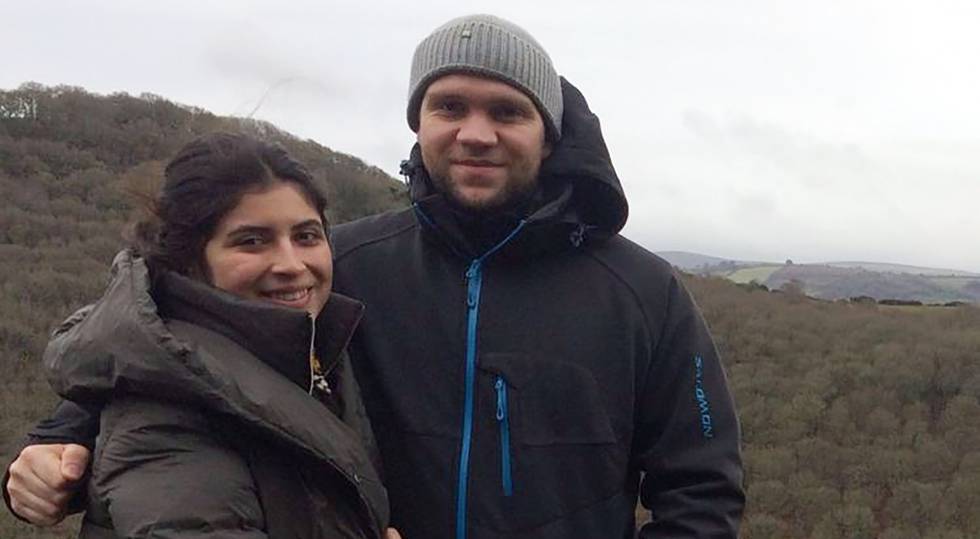 El doctorando británico Matthew Hedges y su esposa, Daniela Tejada, en una imagen difundida el pasado 11 de octubre.