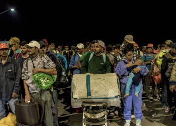 La caravana migrante se instala en la frontera entre México y Estados Unidos
