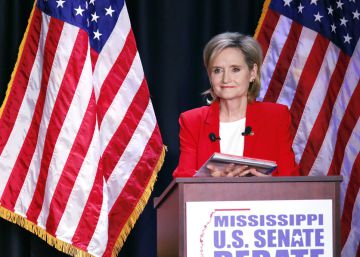 Misisipi elige senadora a una republicana que bromeó con asistir a un “ahorcamiento público”
