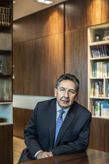 El fiscal general de Colombia, Néstor Humberto Martínez, en su despacho. 