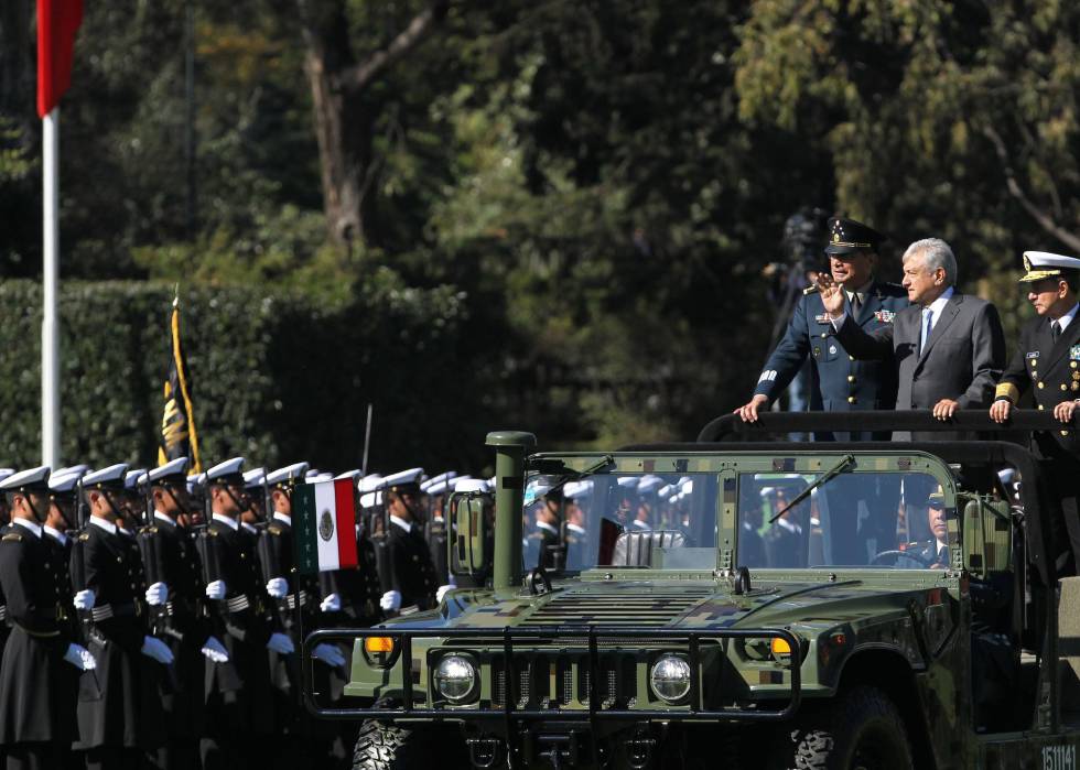 López Obrador, en el saludo a las Fuerzas Armadas este domingo. 