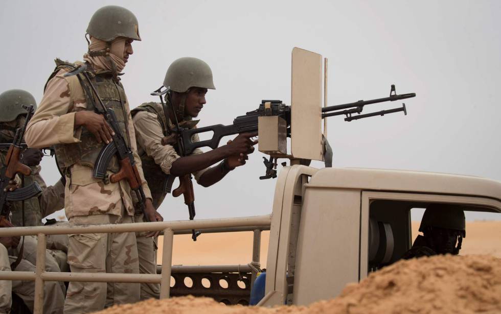 Soldados mauritanos en un puesto de mando del grupo de trabajo G5 del Sahel, el pasado noviembre. 