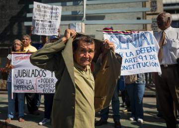 Venezuela cumple dos décadas de chavismo bajo el yugo del declive económico