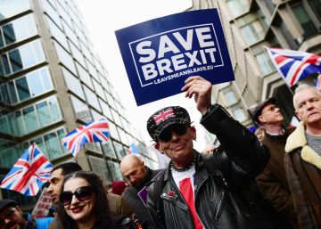 Partidarios de la salida de Reino Unido de la UE sin acuerdo se manifiestan este domingo en Londres