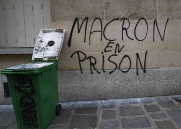 Macron a la intemperie