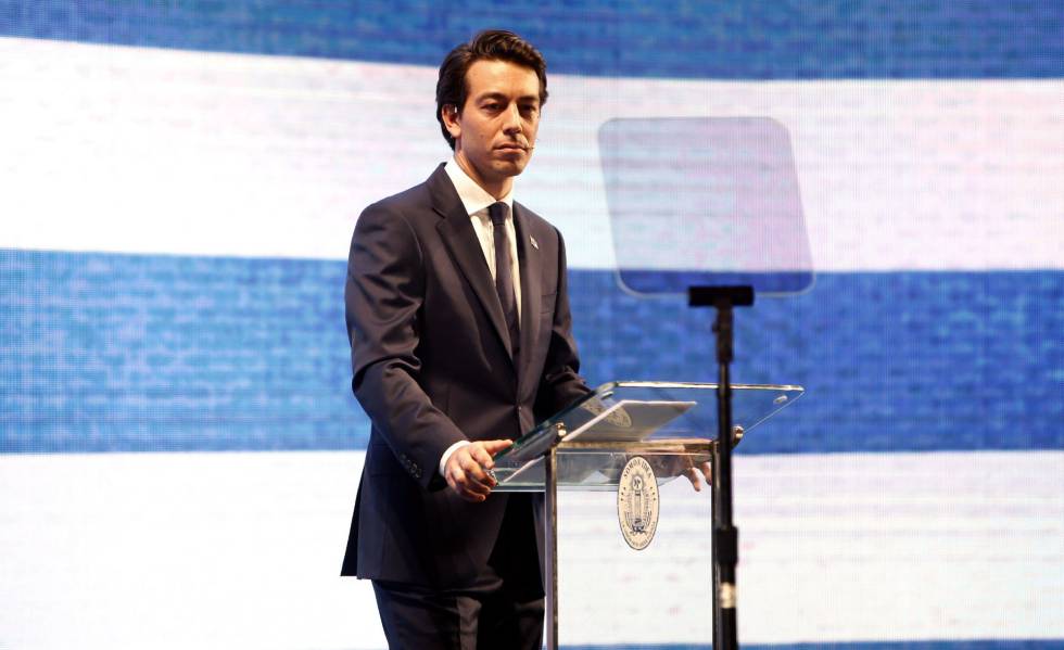 Juan Sartori fala em um teatro em MontevidÃ©u durante o lanÃ§amento de sua prÃ©-candidatura Ã  presidÃªncia do Uruguai pelo Partido Nacional, da oposiÃ§Ã£o.