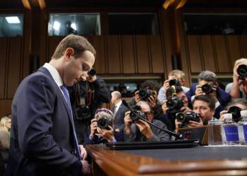 Zuckerberg pide perdón en el Senado y advierte de la amenaza de Rusia