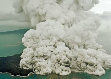 Indonesia eleva a 373 los muertos por el tsunami y mantiene la alerta por la erupción del Anak Krakatoa