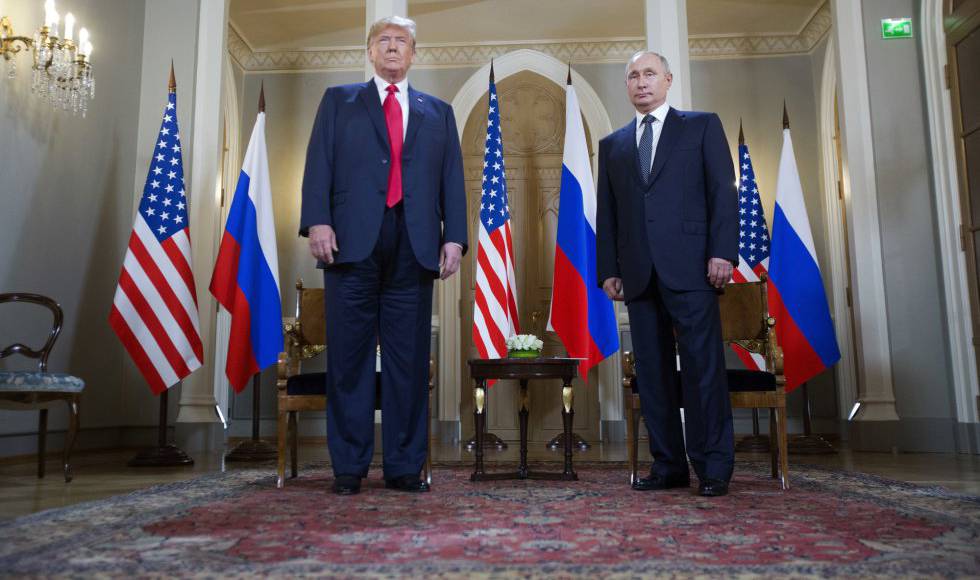Trump y Putin, antes de comenzar la reuniÃ³n que mantuvieron en julio en helsinki.