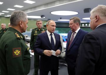El presidente ruso, Vladímir Putin, durante una visita el pasado día 26 al Centro Nacional de Control de Defensa ruso.