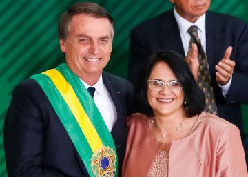 La ministra de Mujer y Familia con Bolsonaro el 1 de enero.