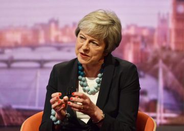 May se agarra ao seu plano do Brexit e aumenta pressão para aprová-lo