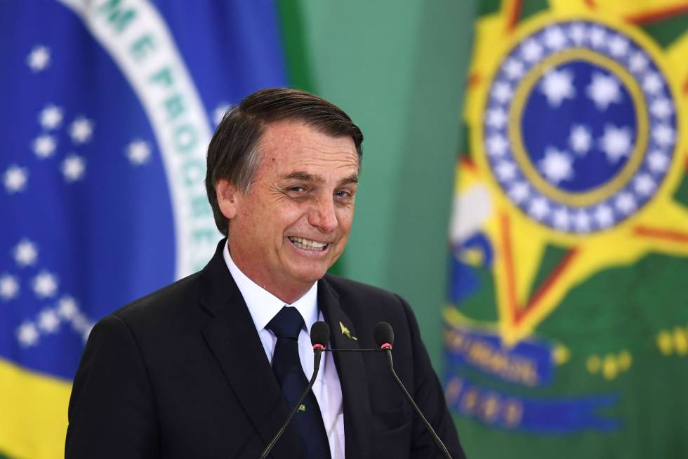 Bolsonaro en la toma de posesiÃ³n de los directores de los bancos pÃºblicos este lunes.