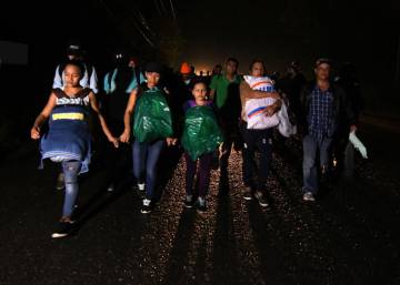 Una nueva caravana de hondureños parte hacia EEUU, en imágenes