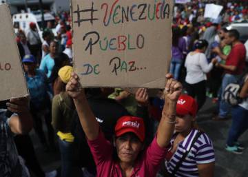 Opositores y chavistas se movilizan en Venezuela, en imágenes