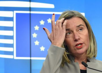 La UE pide una salida dialogada y se reserva el apoyo al autoproclamado mandatario