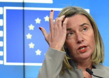 La Unión Europea pide una salida dialogada y se reserva el apoyo al opositor