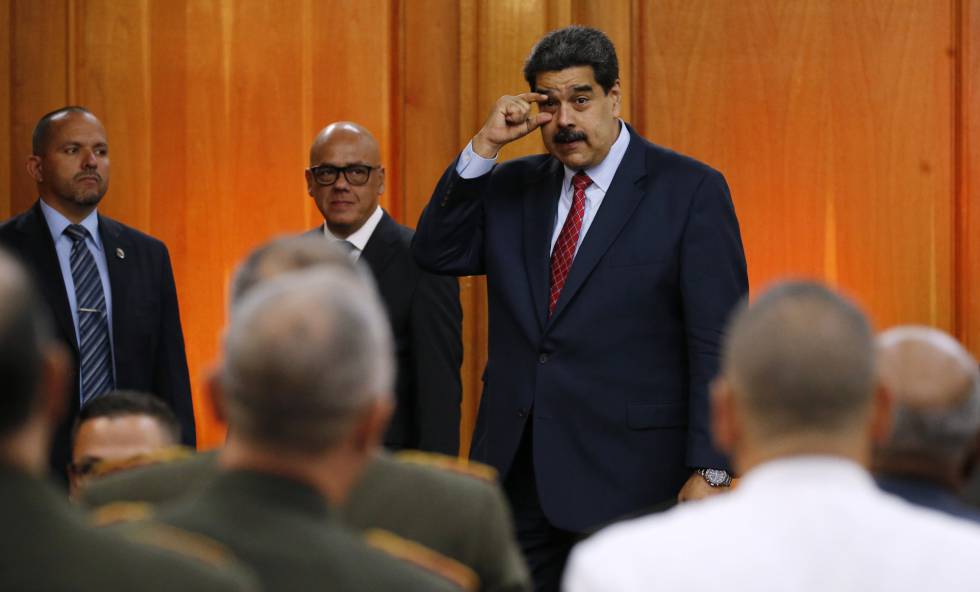 Nicolas Maduro habla frente a la cÃºpula militar de Venezuela, este viernes en Caracas. 