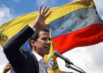 El líder opositor venezolano se declara presidente interino apoyado por Trump