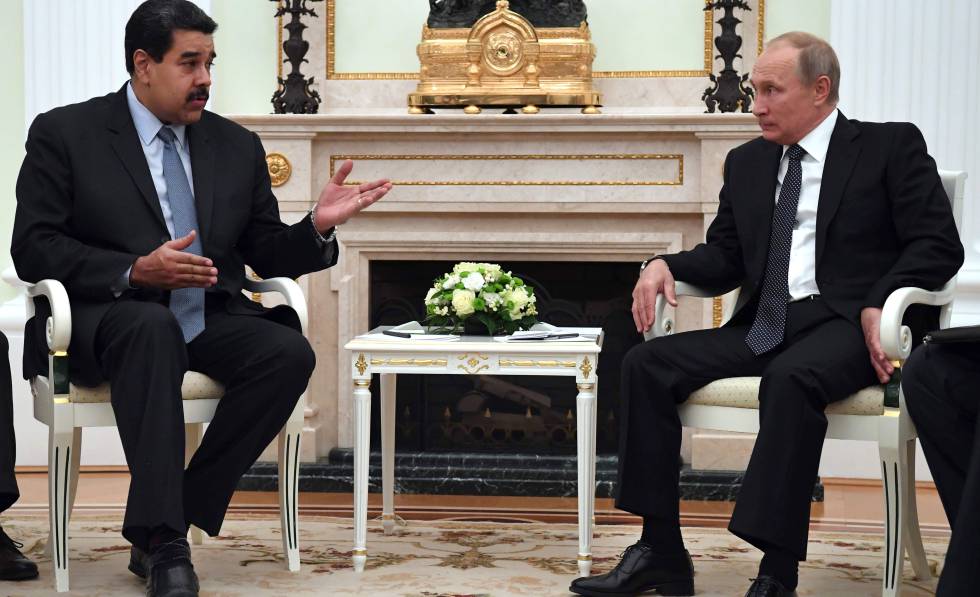 Nicolás Maduro (izquierda) y Vladímir Putin, en el Kremlin de Moscú el 4 de octubre de 2018.