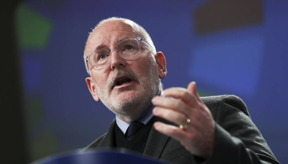 El vicepresidente de la Comisión Europea, Frans Timmermans, durante una rueda de prensa este miércoles.