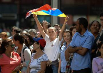 Guaidó busca elevar la presión contra Maduro con la protesta en las calles
