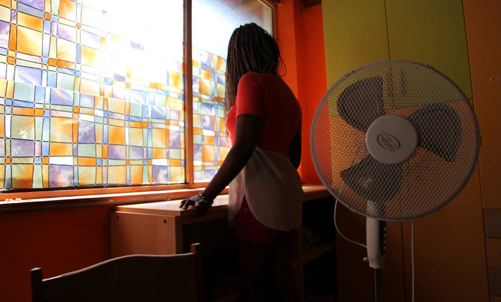 Una exprostituta nigeriana, en un centro social próximo a Catania de apoyo a víctimas de trata, en 2016.