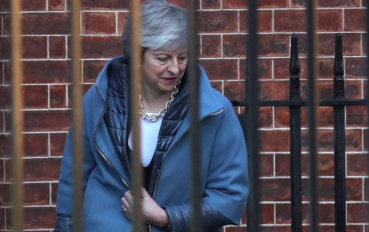 Theresa May sale del 10 de Downing Street, este jueves.