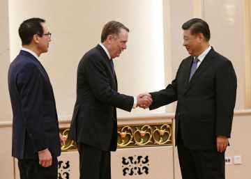 El presidente chino, Xi Jinping, recibe a los altos cargos de la delegación estadounidense.