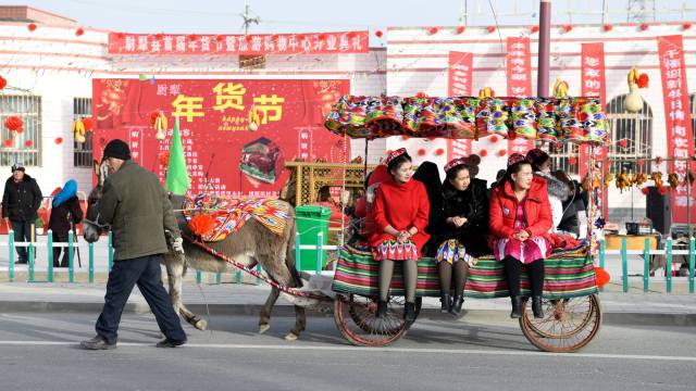 Ciudadanas chinas, en Lopnur (Xinjiang).