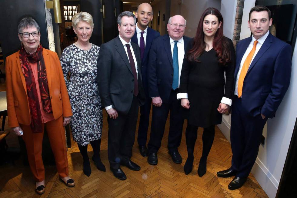 Los siete parlamentarios britÃ¡nicos que han renunciado al partido laborista, este lunes. 