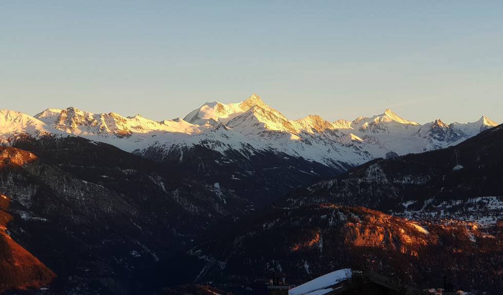 Una Avalancha Sepulta A Varios Esquiadores En Suiza Internacional El Pais