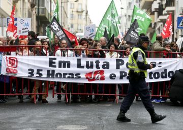 Manifestación de funcionarios públicos para exigir 35 horas semanales.