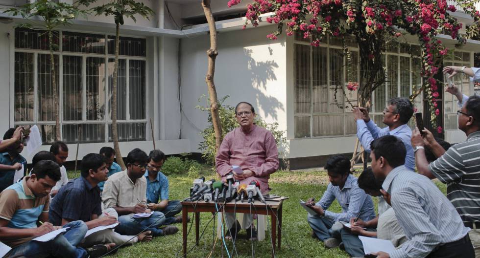 Rueda de prensa en la que el gobernador del Banco de Bangladesh, Atiur Rahman, presentó su renuncia en 2016.