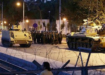 Militares turcos en el golpe de Estado de 2016. 