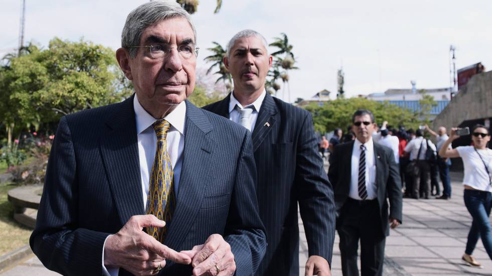 Resultado de imagen para Expresidente Óscar Arias sobreseído por caso de mina de oro en Costa Rica