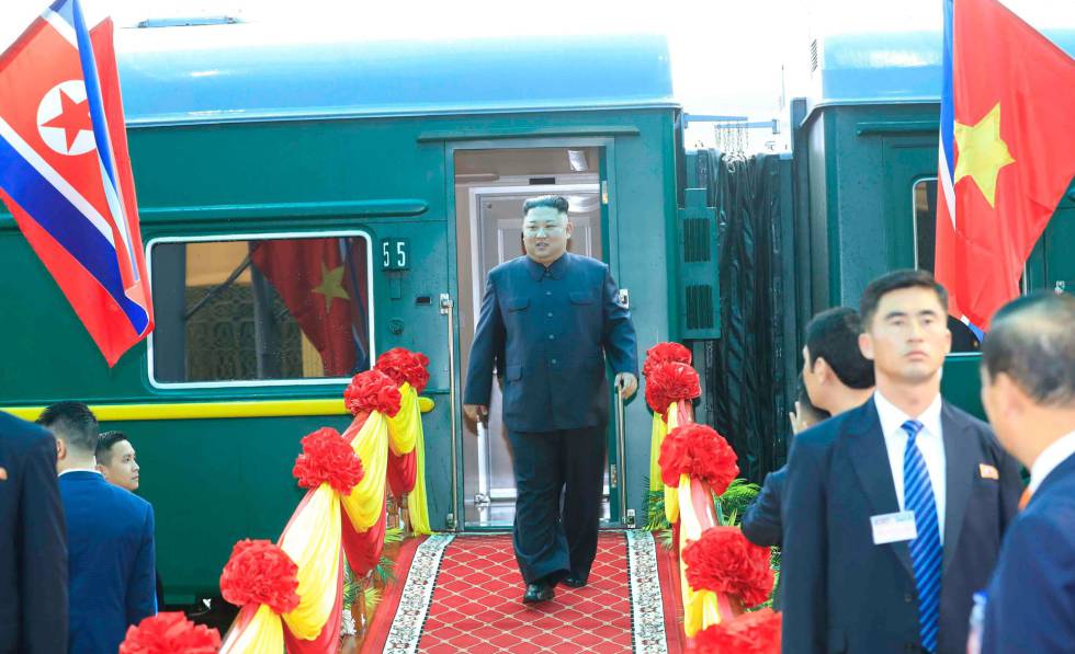 Kim Jong-un llega a la estación de Dong Dang este martes.