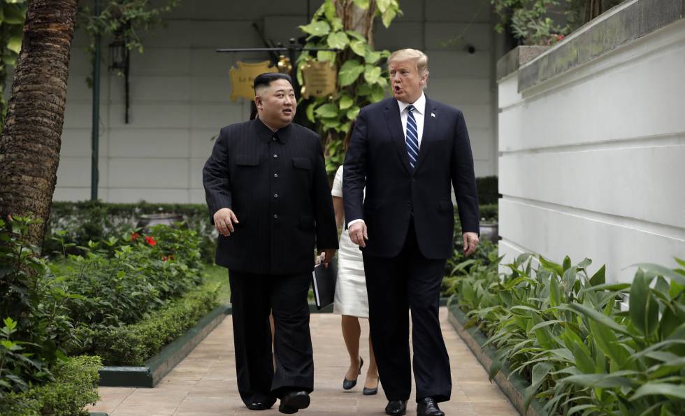 Kim Jong un junto a Donald Trump, durante su segundo dÃa de negociaciones.