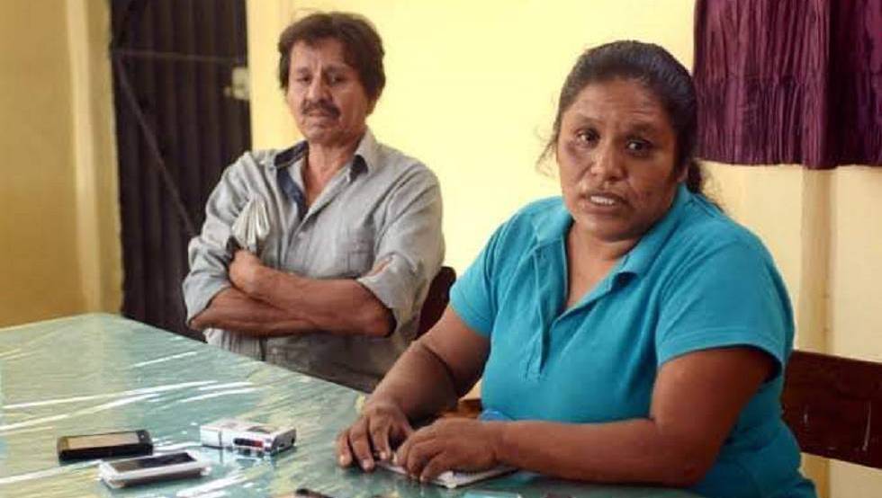 Obtilia Eugenio, a lado de su esposo Cuauhtémoc Ramírez, en Guerrero.