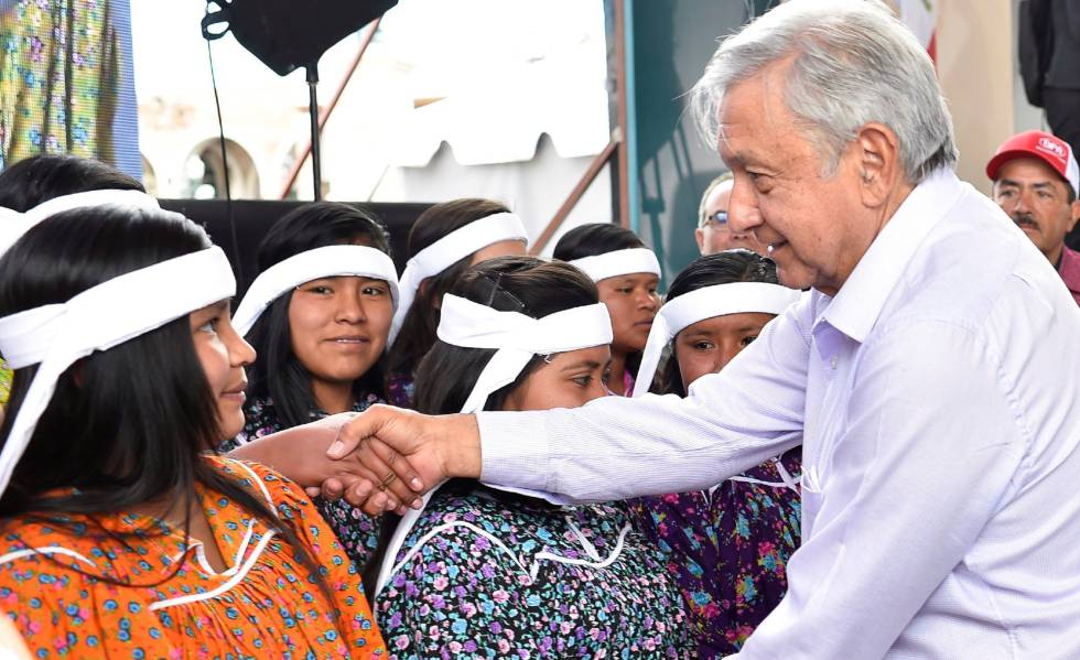 López Obradur, durante una gira por Chihuahua, donde puso en marcha un programa de créditos. 