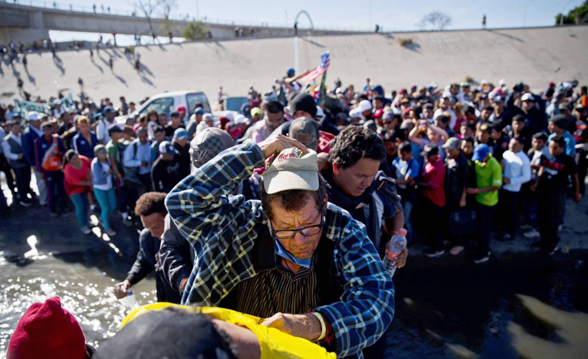 Estados Unidos vigiló a periodistas que cubrían la caravana migrante