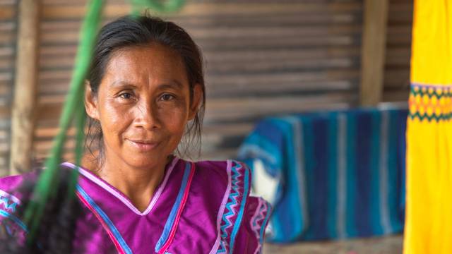 Mujer de la comunidad Bugle en Panamá.