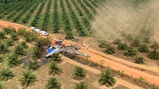 Los restos de la aeronave tras el accidente.