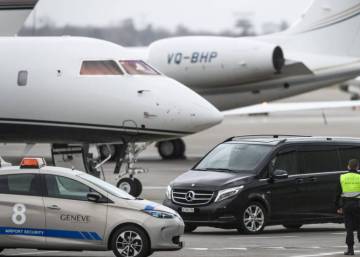 Buteflika vuelve a una Argelia alzada en protestas contra su régimen