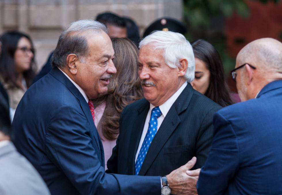 Slim (izquierda), en el balance de los 100 días de Gobierno de López Obrador.