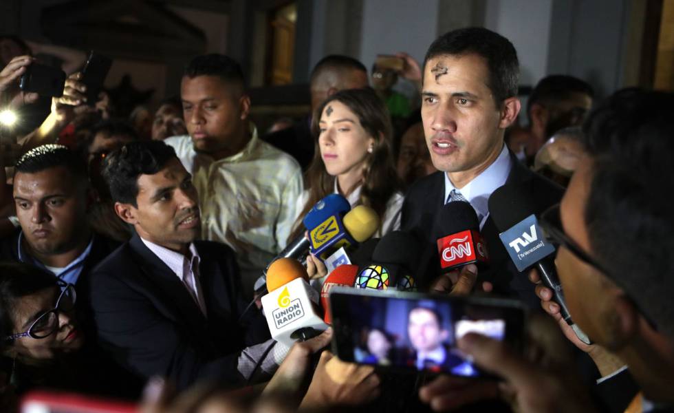 Juan Guaidó al termino de una homilÃa por la tradición del Miércoles de Ceniza.