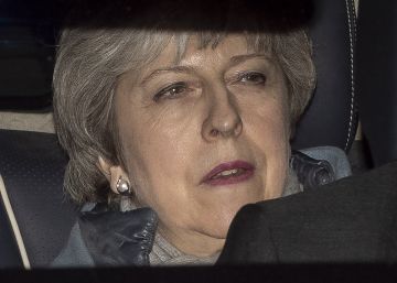 Parlamento britânico aprova adiar Brexit e rejeita um novo referendo