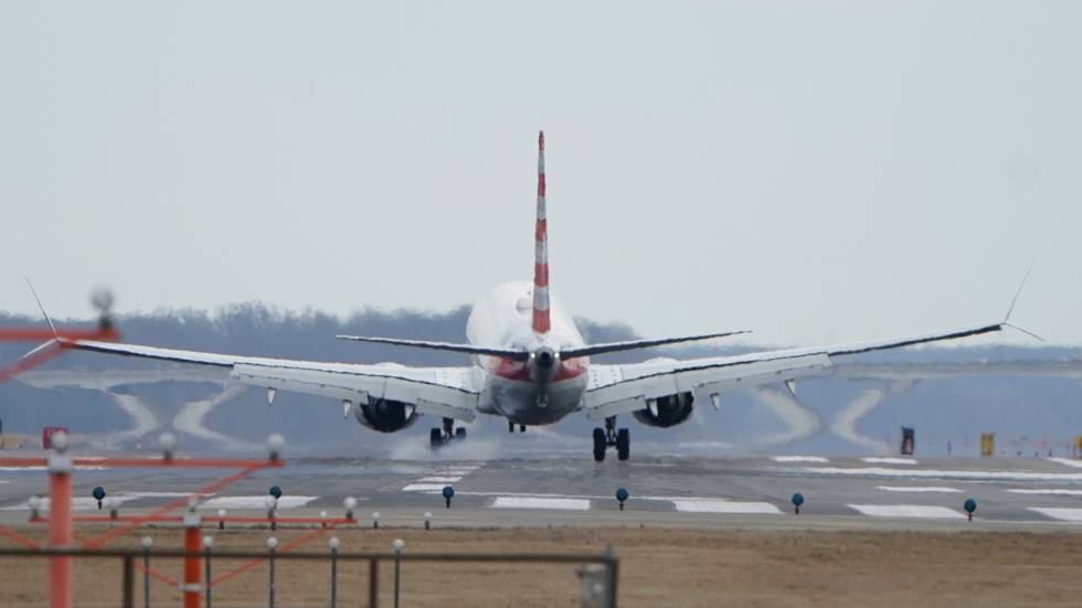 Un B737 MAX de la compañía American Airlines aterrizando