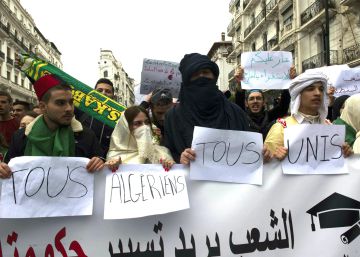 Manifestación de estudiantes en Argel este martes. 