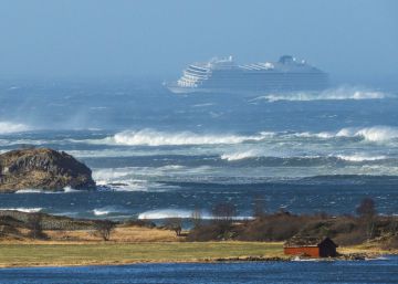 La espectacular evacuación de 1.400 personas de un crucero en Noruega